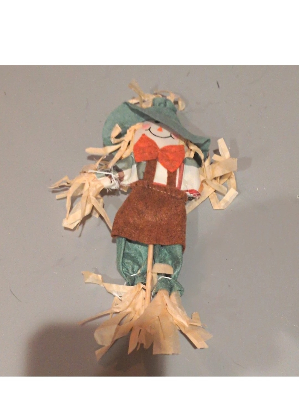 Scarecrow Seasonal Figurine Fabric & Straw Decor 8 in Green Brown